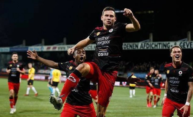 中场核心的 中场核心的